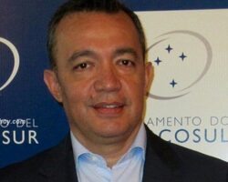 Alejandro Karlen pidió la renuncia del Director de Migración de Argentina