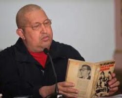 A pedido de Hugo Chávez se presentó “Historia de la Nación Latinoamericana” en la Feria del Libro de Caracas