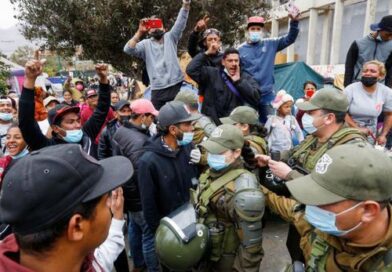 Chile endurece controles migratorios y desata una crisis humanitaria en la frontera con Perú