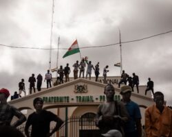 Tomada de pelo de Francia a nigerinos: “Macron aceptó golpes de estado en Gabón y Chad”
