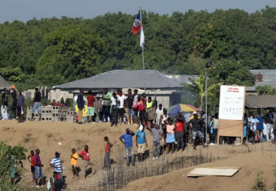 Haitianos construyen canal para aliviar sequía de agricultores y Dominicana cierra todas sus fronteras