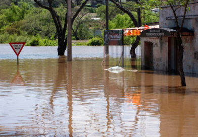 Uruguay: evacúan a más de 2500 personas por inundaciones en Artigas, Paysandú y Salto